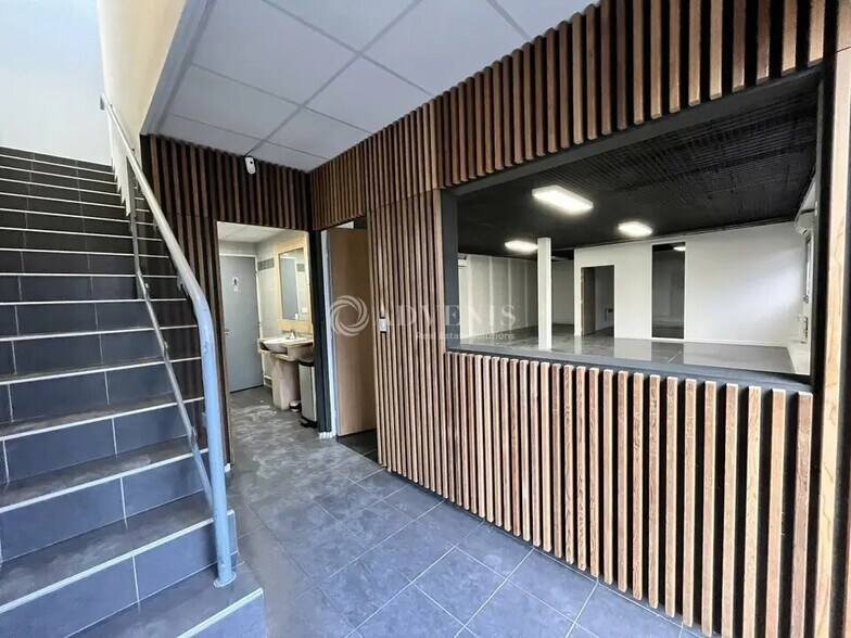 Flex in Gennevilliers for lease - Building Photo - Image 2 of 8