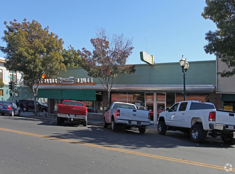 601 J St, Los Banos, CA for lease - Building Photo - Image 2 of 2