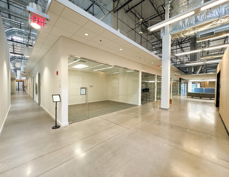 4750 S 44th Pl, Phoenix, AZ for lease - Interior Photo - Image 2 of 24