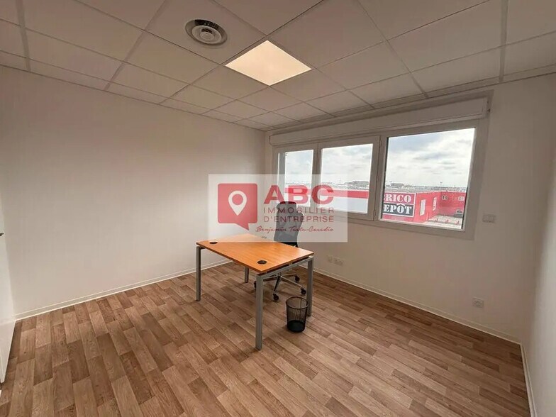 Office in Perpignan for lease - Building Photo - Image 3 of 6