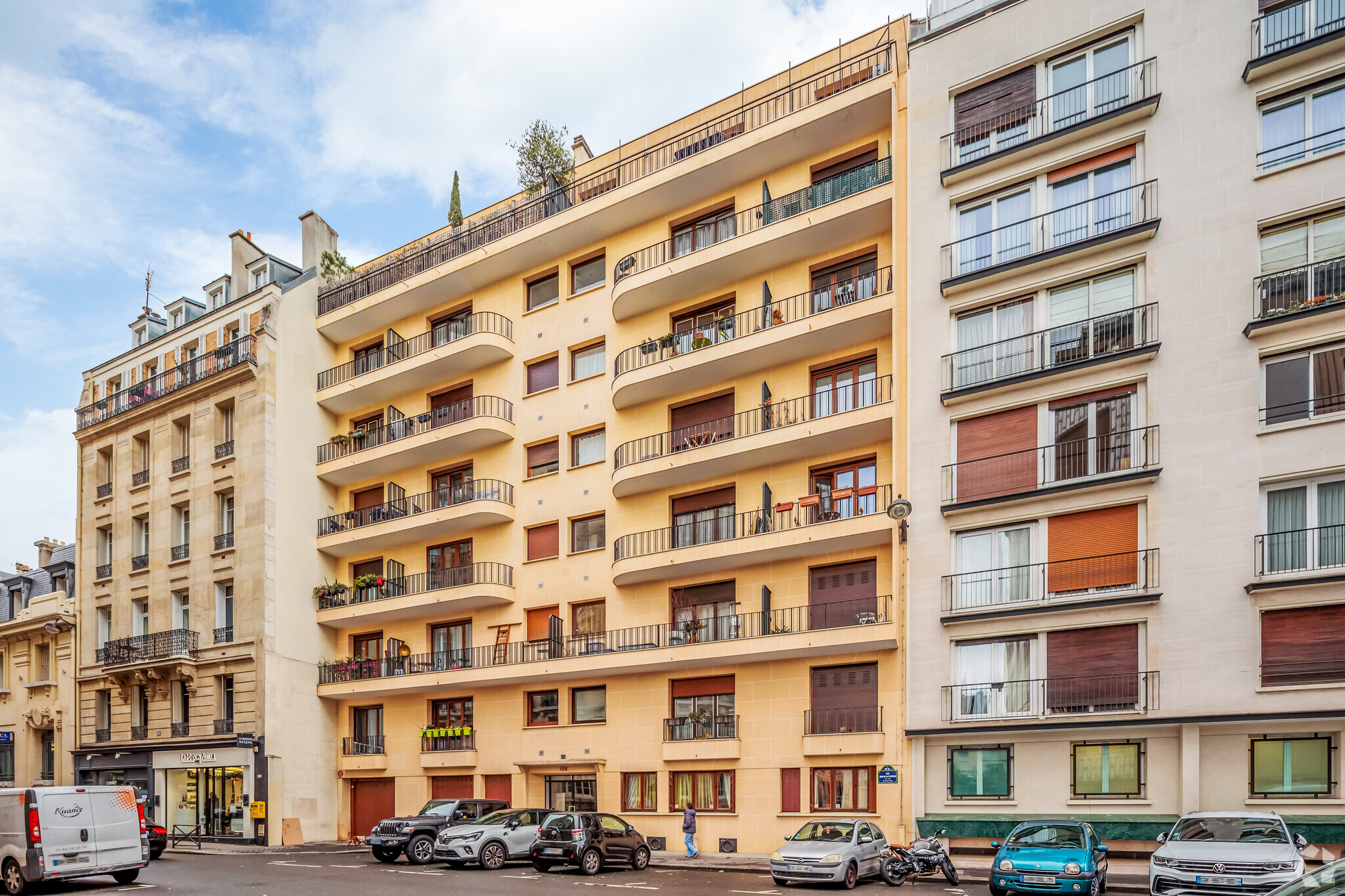 Multifamily in Paris for sale Primary Photo- Image 1 of 3