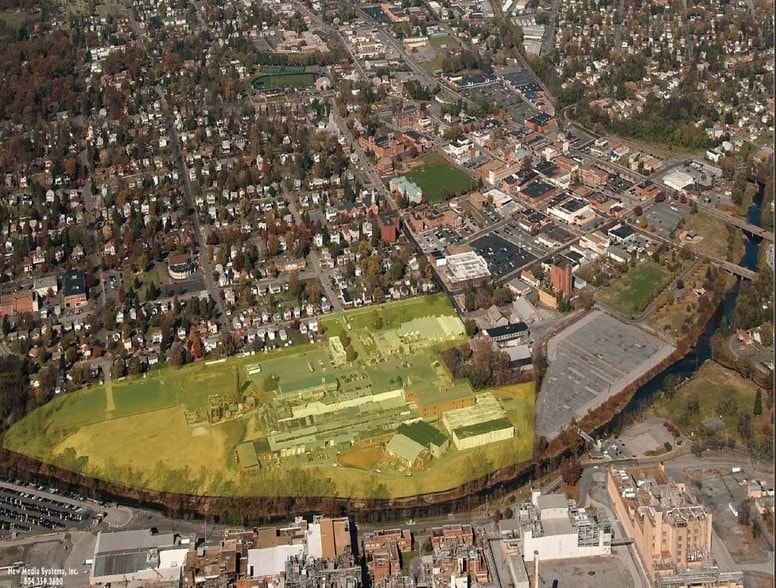 200 W 12th St, Waynesboro, VA for lease - Building Photo - Image 3 of 17