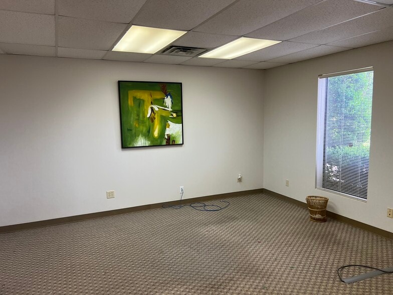 2117 N Yellowood Ave, Broken Arrow, OK for lease - Building Photo - Image 2 of 7