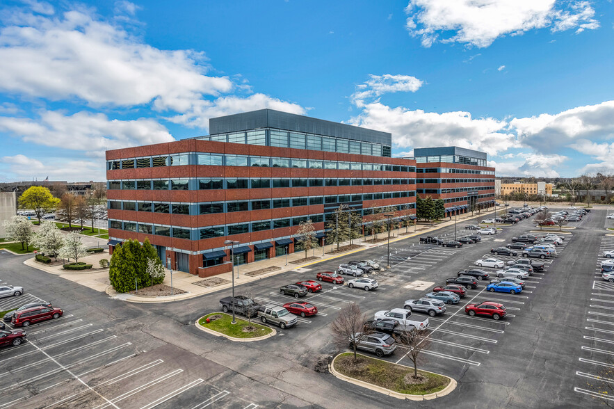 20750 Civic Center Dr, Southfield, MI for lease - Building Photo - Image 1 of 9