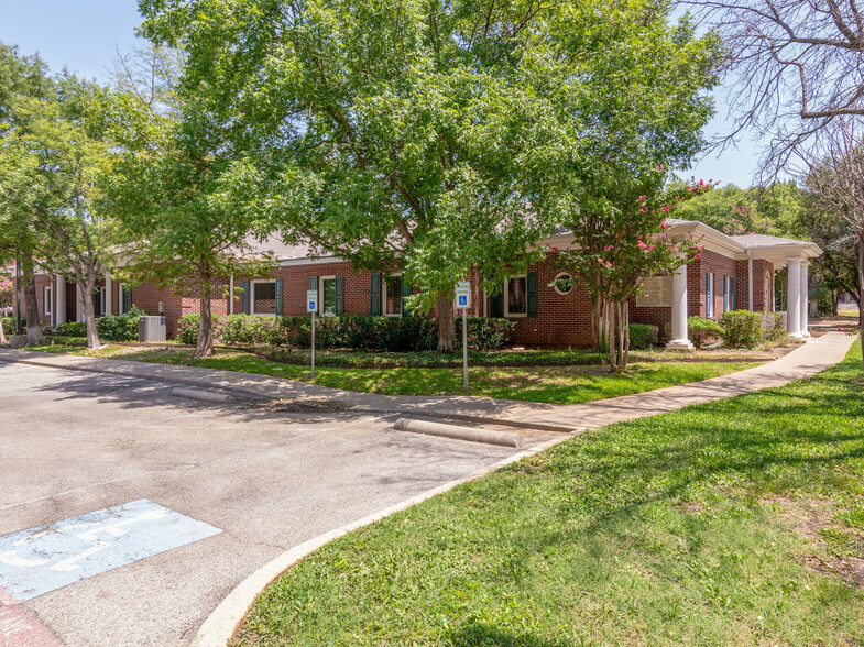 4301 Brown Trl, Colleyville, TX for lease - Building Photo - Image 2 of 6