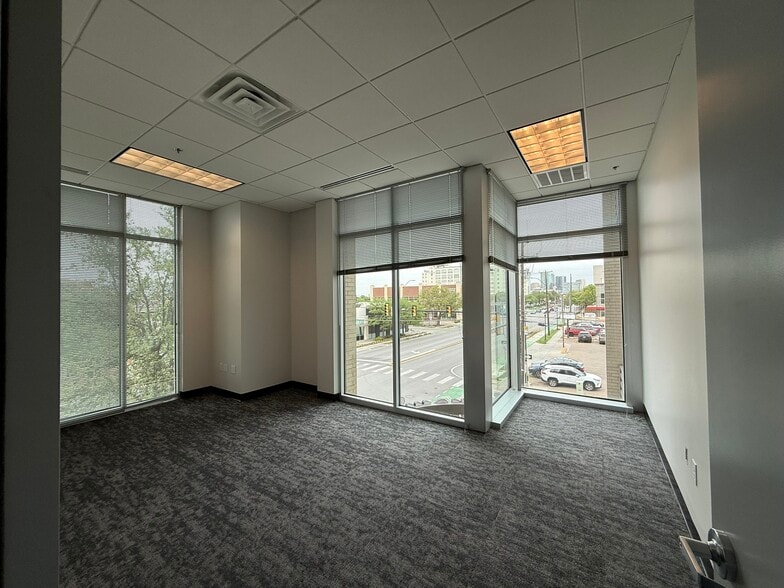 2821 W 7th St, Fort Worth, TX for lease - Interior Photo - Image 2 of 16
