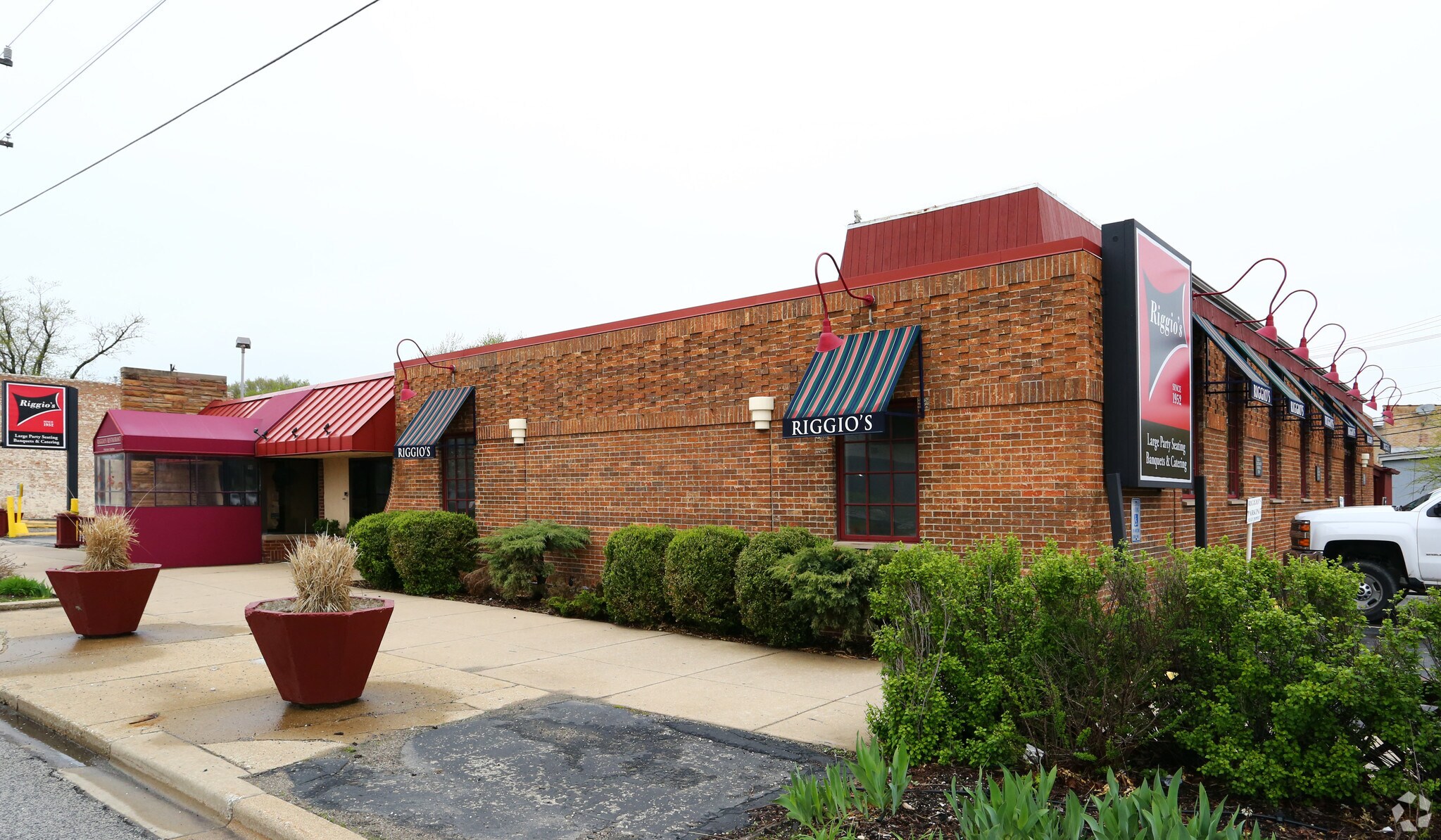 7530 W Oakton St, Niles, IL for sale Primary Photo- Image 1 of 1