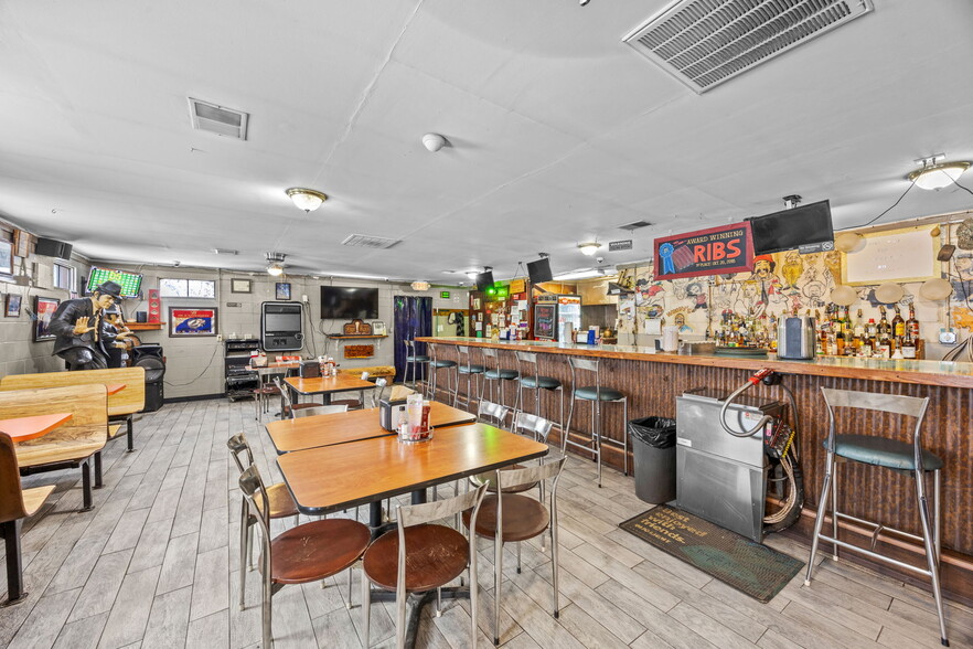 8773 Goldenrod Ave, Bitely, MI for sale - Interior Photo - Image 3 of 35