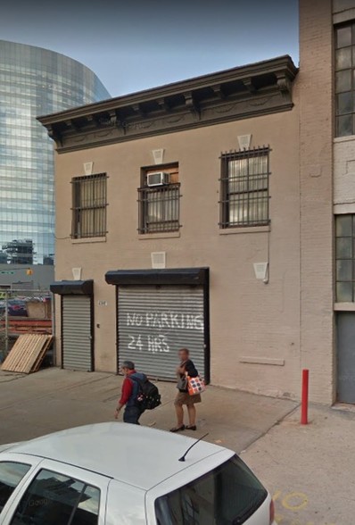 4301 Queens St, Long Island City, NY for lease - Building Photo - Image 1 of 2