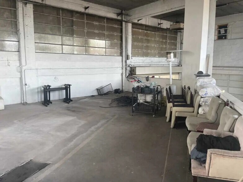 Retail in Beauvais for lease - Building Photo - Image 3 of 5