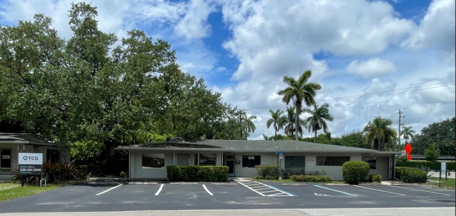 2216/2220 Altamont Ave, Fort Myers, FL for sale - Building Photo - Image 1 of 6