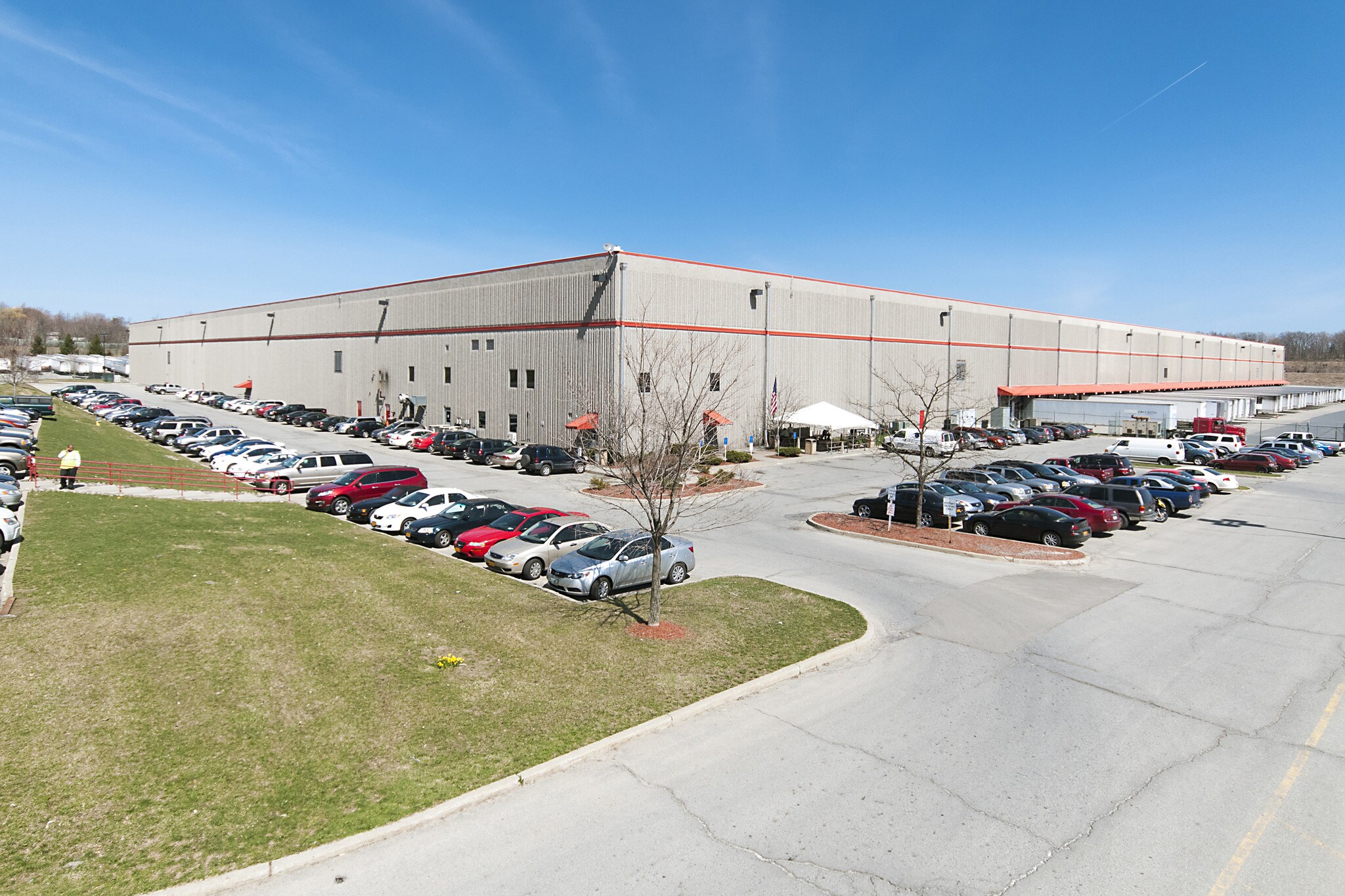 1900 Corporate Blvd, Newburgh, NY for lease Primary Photo- Image 1 of 9