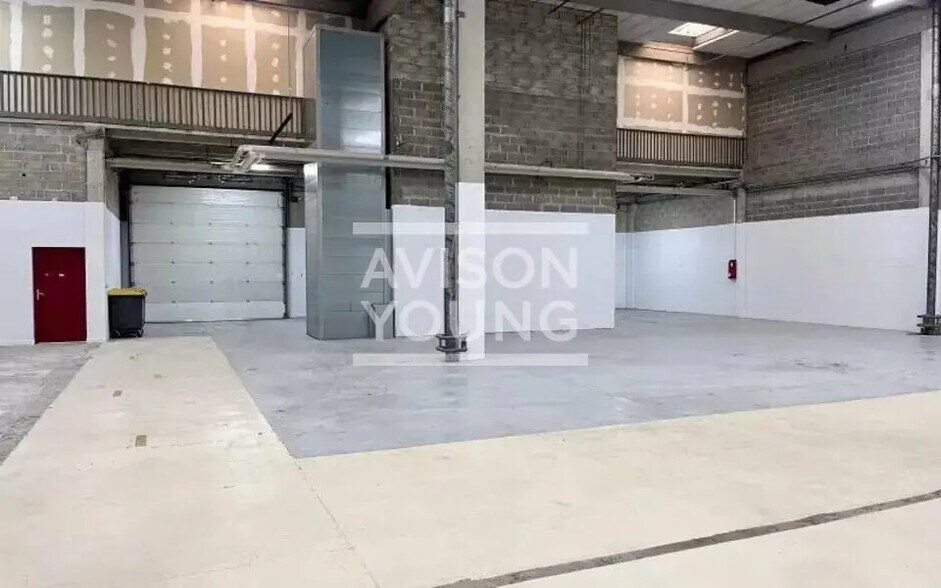 Flex in Sarcelles for lease - Interior Photo - Image 3 of 9