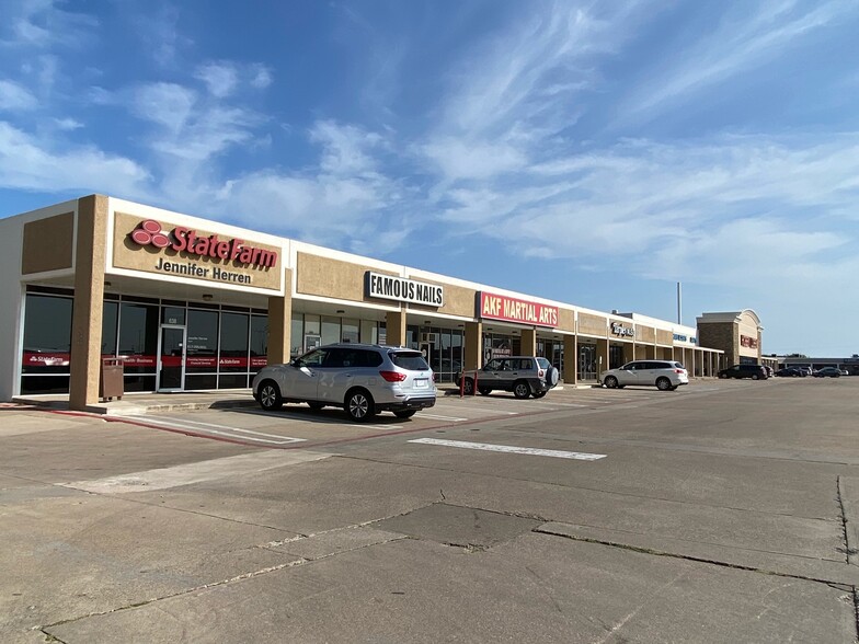 550-682 SW Wilshire Blvd, Burleson, TX for lease - Building Photo - Image 3 of 6