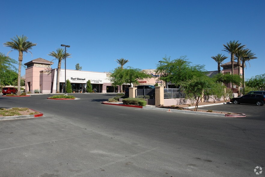9691 Trailwood Dr, Las Vegas, NV for lease - Primary Photo - Image 1 of 4