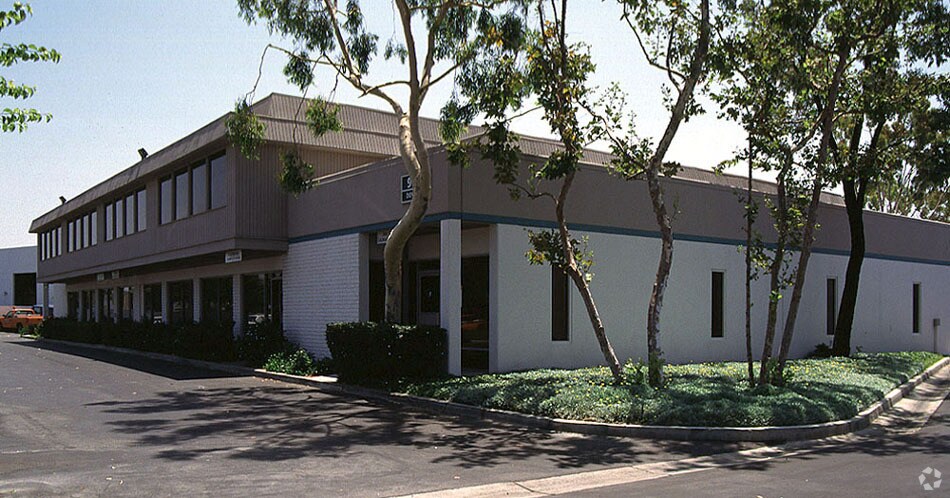 950 Dovlen Pl, Carson, CA for sale - Primary Photo - Image 1 of 1