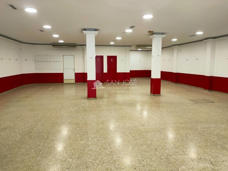 Retail in Aspe for lease - Building Photo - Image 2 of 16