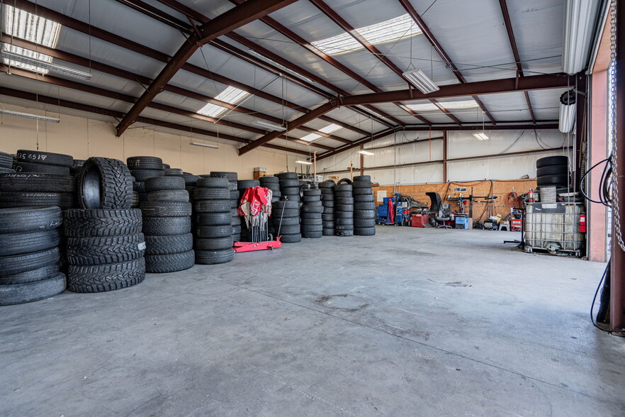 2662 Lombardy Ln, Dallas, TX for sale - Building Photo - Image 3 of 8