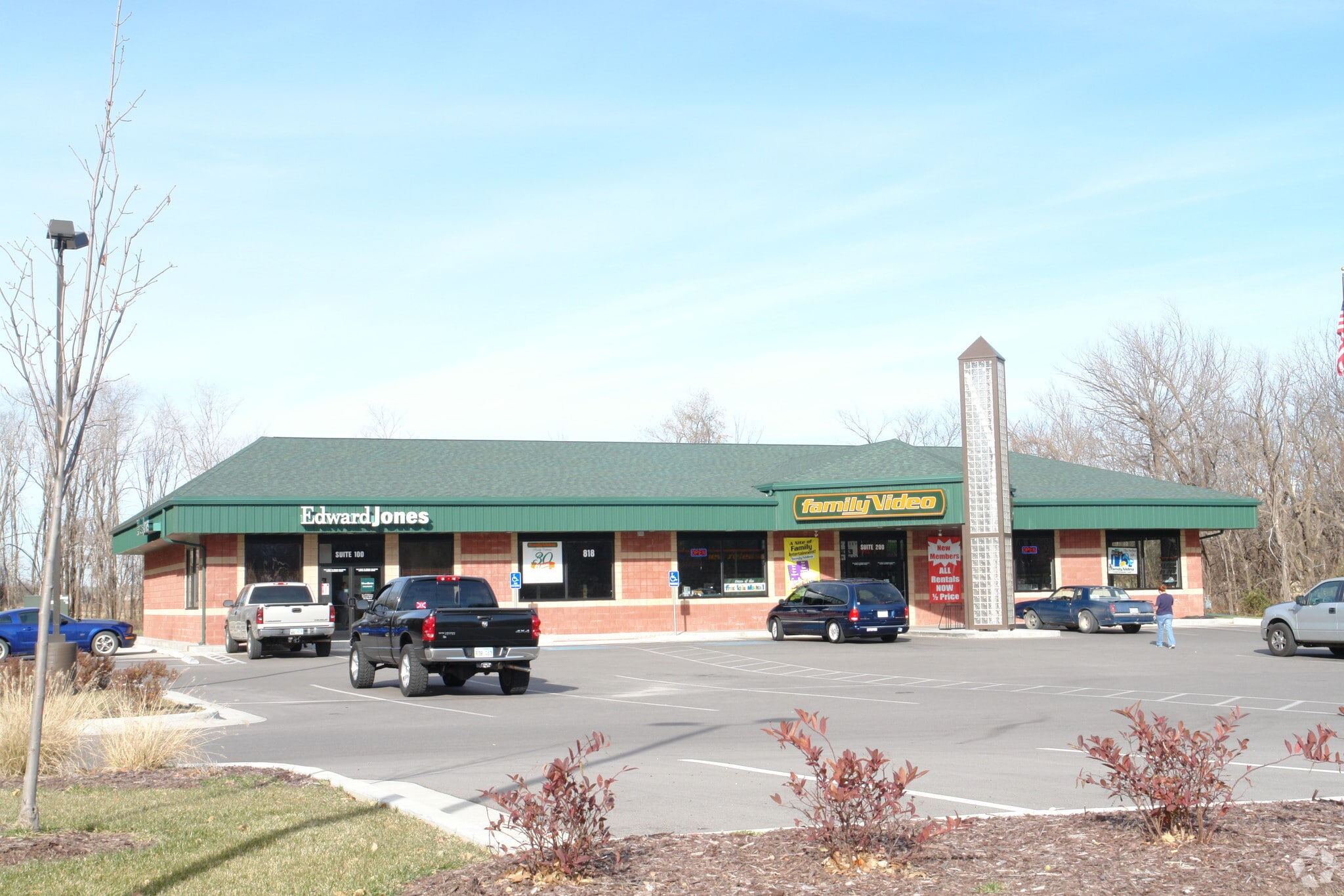 818 E Meadowlark Blvd, Derby, KS for sale Primary Photo- Image 1 of 1