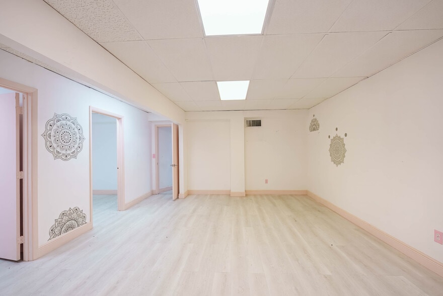 7915 Biscayne Blvd, Miami, FL for lease - Building Photo - Image 3 of 18