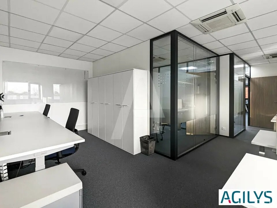 Location Bureaux 352 m² - Photo 1