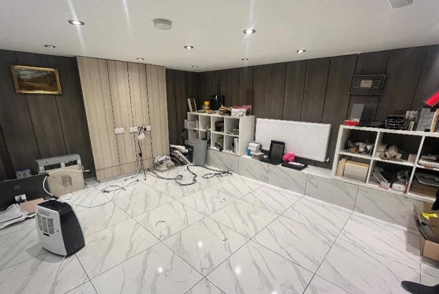 371 Woolwich Road, London for lease - Lobby - Image 2 of 3