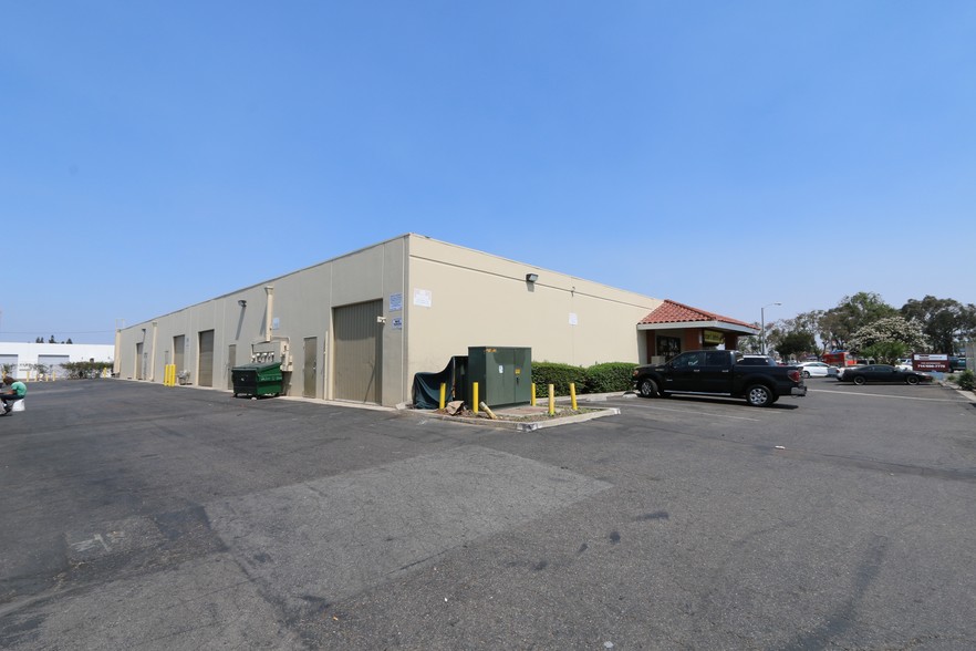 200-220 S Grand Ave, Santa Ana, CA for lease - Building Photo - Image 3 of 5