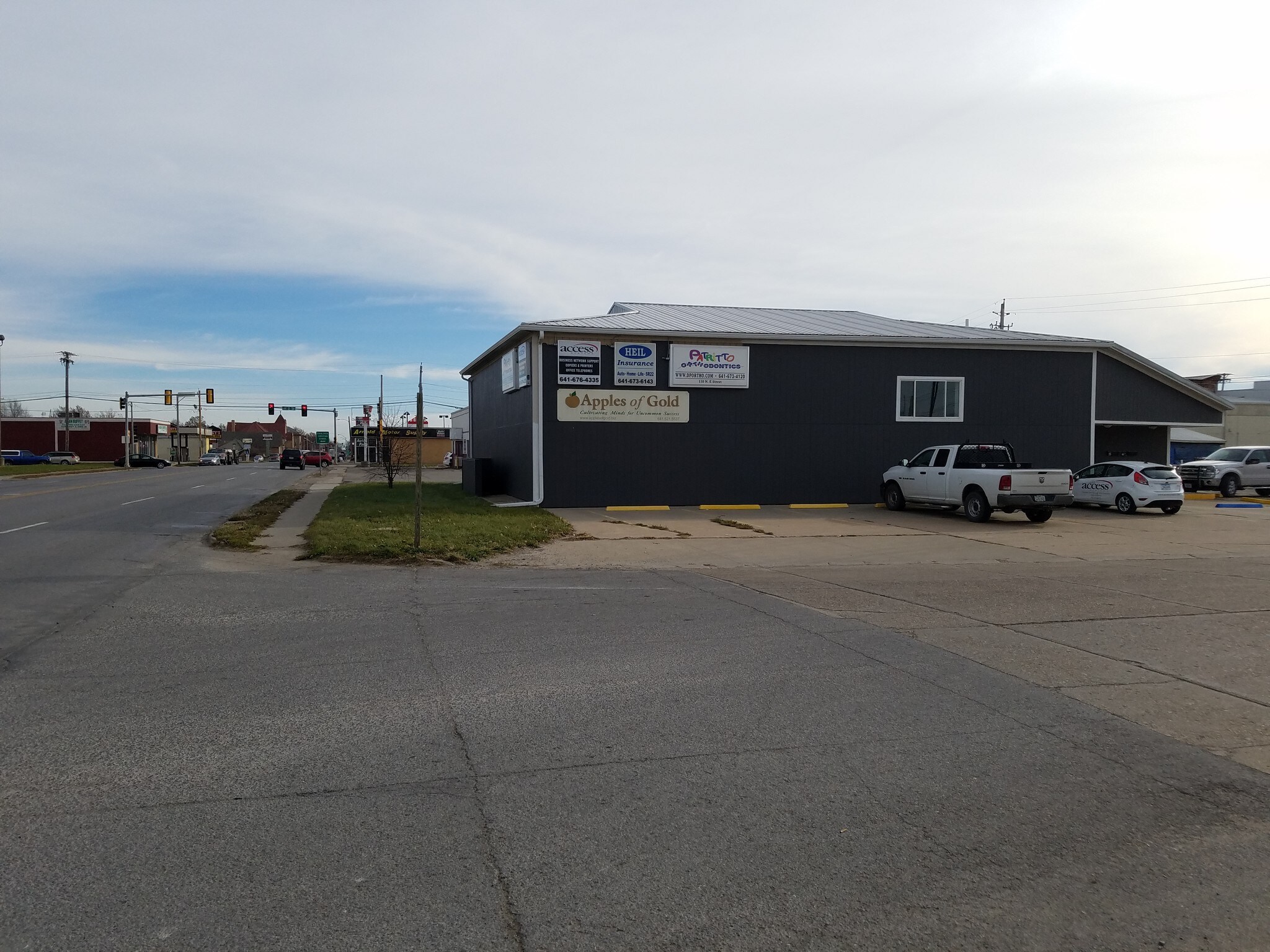 110 N E St, Oskaloosa, IA 52577