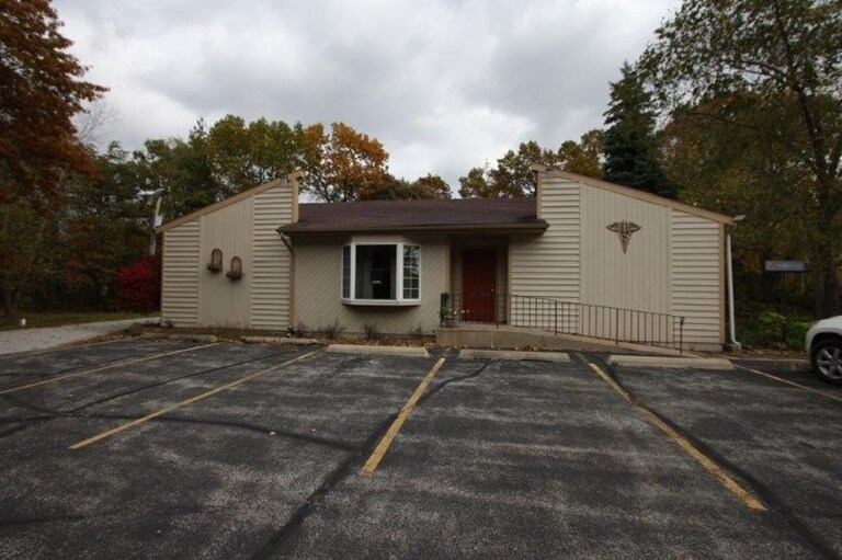 10107 N 575 E, Demotte, IN 46310