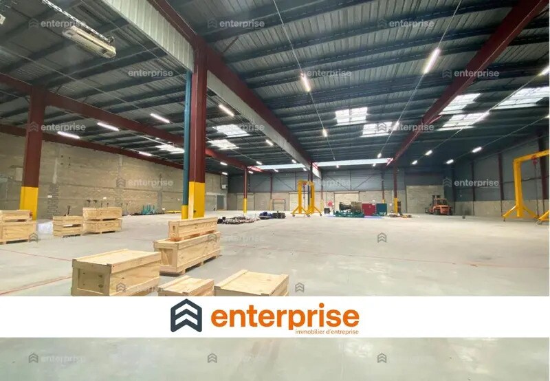 Industrial in Creil for lease Building Photo- Image 1 of 4
