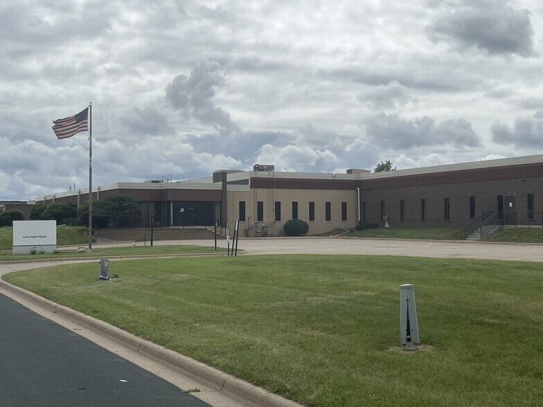 1256 Trapp Rd, Eagan, MN for sale - Building Photo - Image 1 of 16