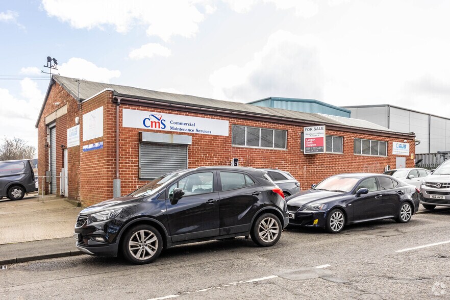 Tyne House - Industrial/Office premises portfolio of 2 properties for sale on LoopNet.com - Primary Photo - Image 2 of 2