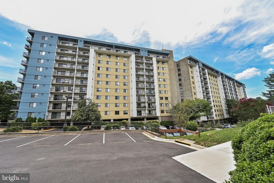 3800 Powell Ln, Falls Church, VA 22041