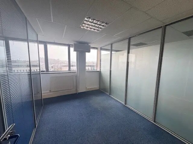 Office in Saint-Étienne for lease - Interior Photo - Image 2 of 5
