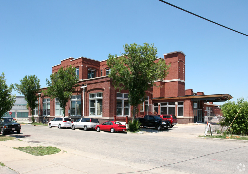 701 E Washington Ave, Madison, WI for lease - Building Photo - Image 2 of 6