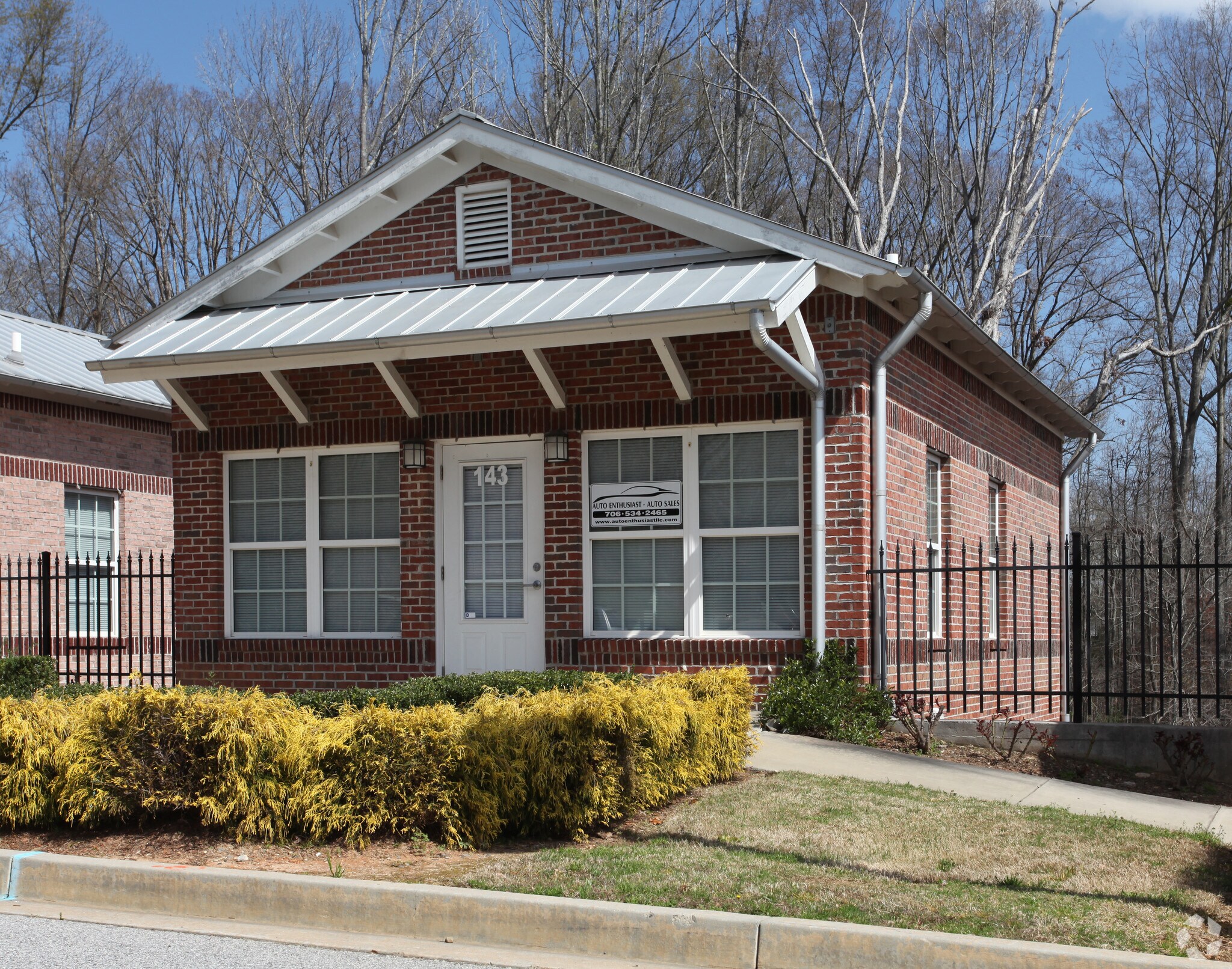 143-145 Towne Center Pky, Hoschton, GA for sale Primary Photo- Image 1 of 1