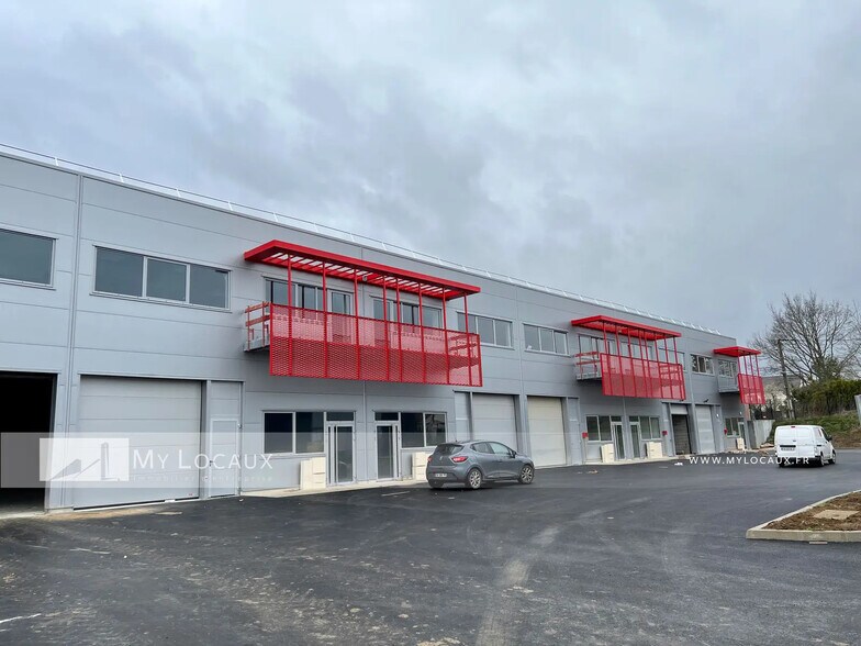 Flex in Frépillon for lease - Building Photo - Image 3 of 5