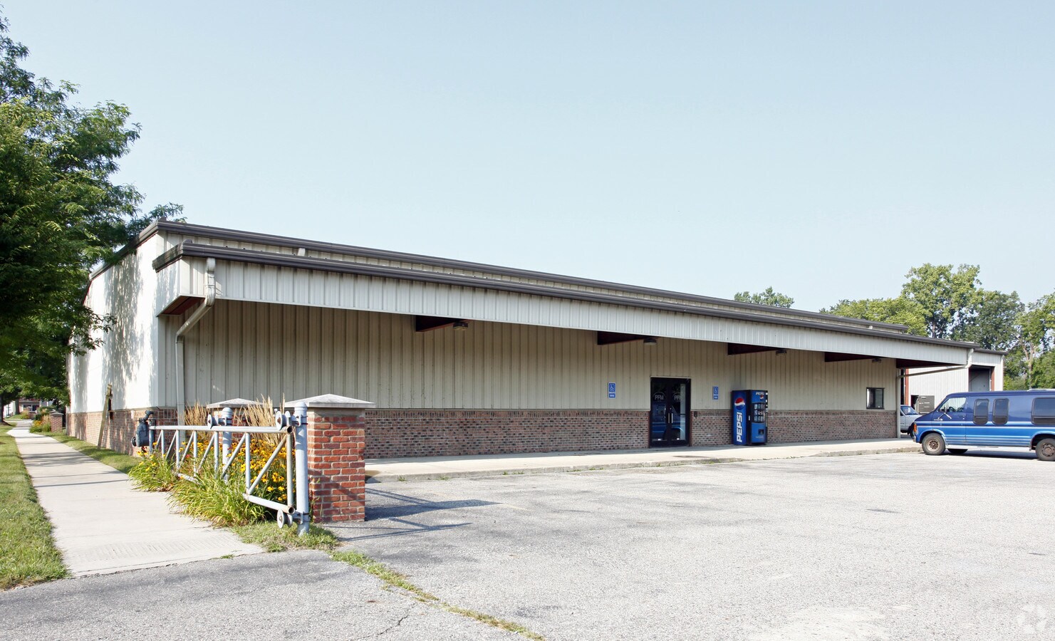 28190 Telegraph Rd, Flat Rock, MI 48134