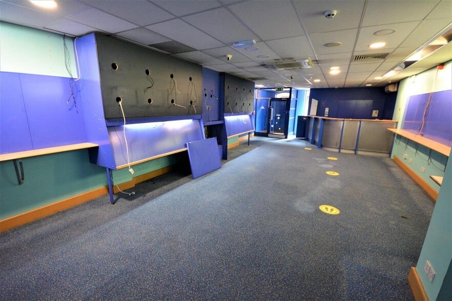 36 Newgate St, Bishop Auckland for sale - Interior Photo - Image 2 of 5