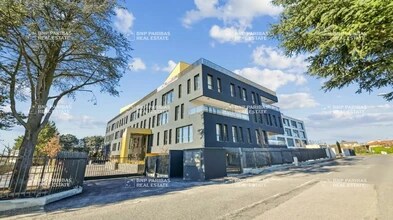 Office in Dardilly for lease Building Photo- Image 2 of 42