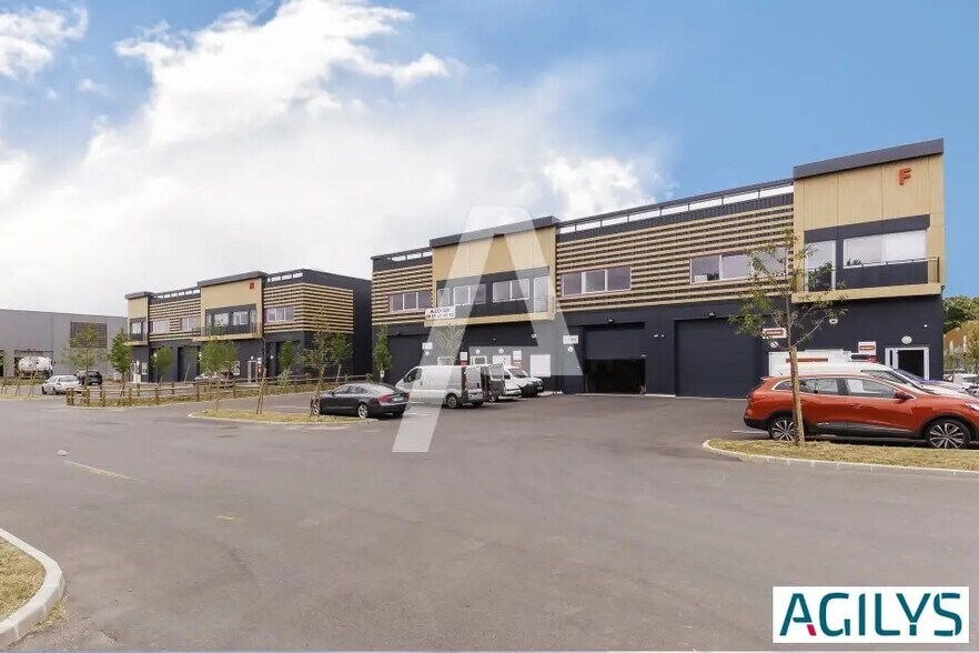 Flex in Villebon-sur-Yvette for sale - Building Photo - Image 2 of 14