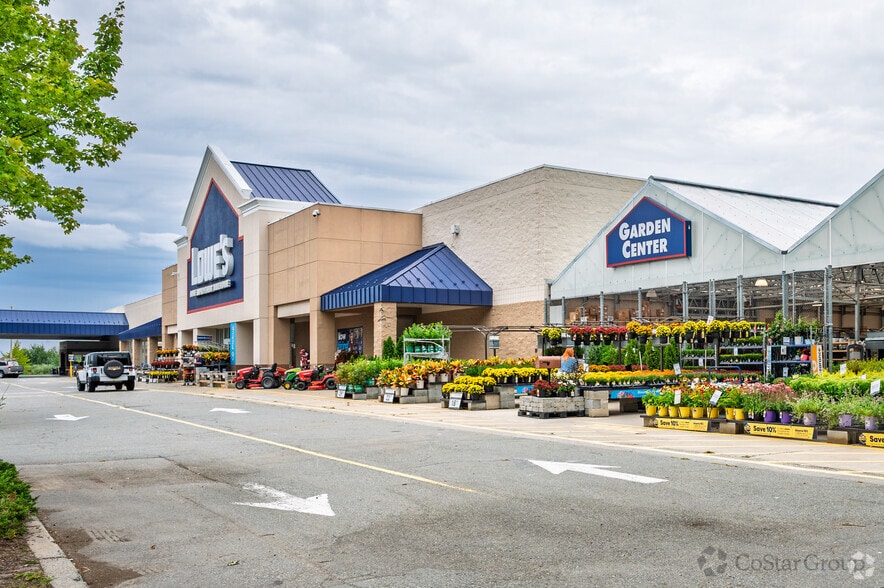 510 Quaker Ln, Warwick, RI for lease - Primary Photo - Image 1 of 3