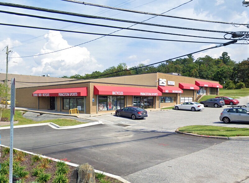 6239 Falls Rd, Baltimore, MD for lease - Building Photo - Image 3 of 9