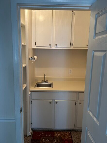 588 NE Seminole Dr, Marietta, GA for lease - Interior Photo - Image 3 of 7