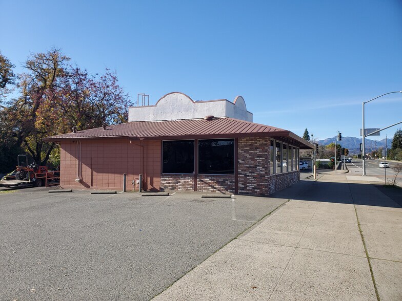 2475 Eureka Way, Redding, CA 96001