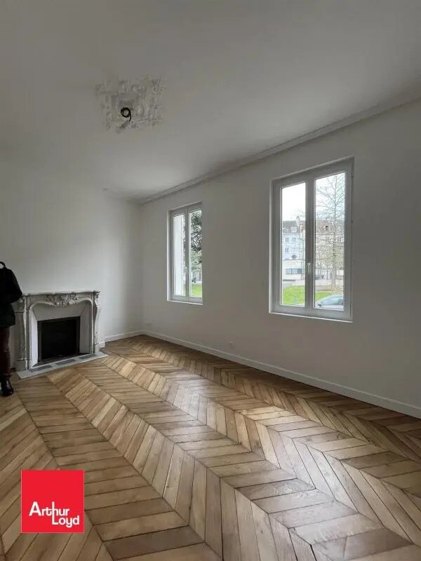 Office in Chartres for lease Interior Photo- Image 1 of 5