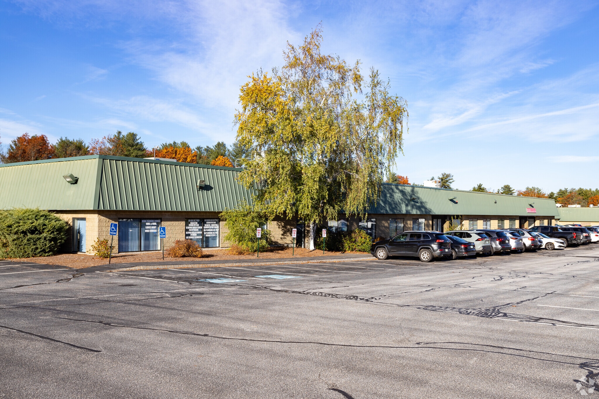 7 Perimeter Rd, Manchester, NH for lease Building Photo- Image 1 of 50