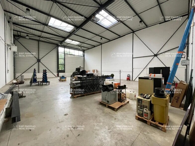 Flex in Montévrain for lease - Interior Photo - Image 1 of 6