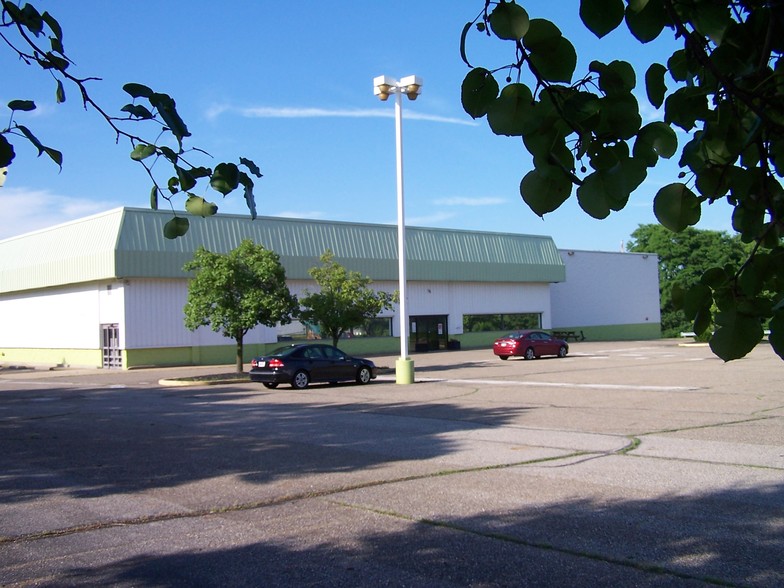 2213 Romig Rd, Akron, OH for lease - Primary Photo - Image 1 of 22