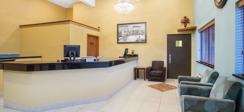 2 Traders Cir, Normal, IL for sale - Building Photo - Image 3 of 5